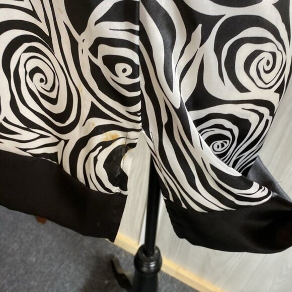 Allison Taylor Black and White Sheath Dress with Bell Sleeves - Picture 9 of 9